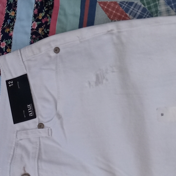 NWT,Cute,a.n.a,Lightly Distressed, Ankle/Crop,Jeans with Embroidered Frayed Hems - Picture 3 of 16